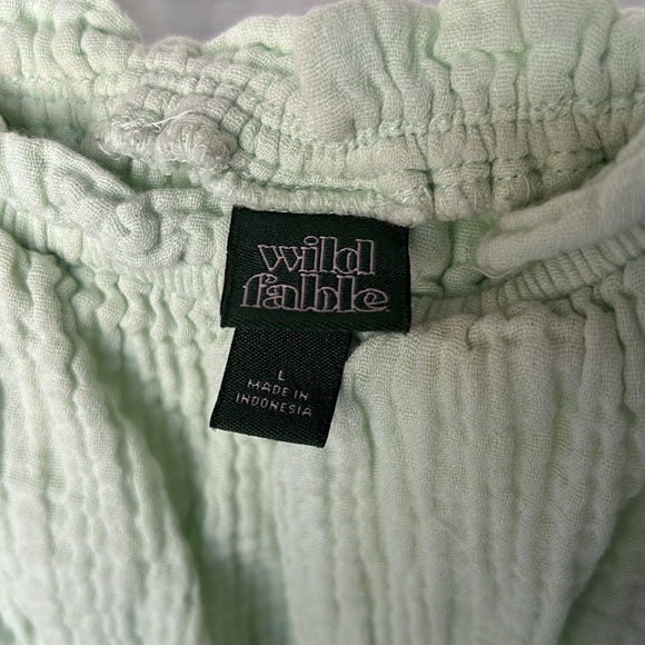 Cute soft green wild and fable linen crop top - Picture 3 of 3